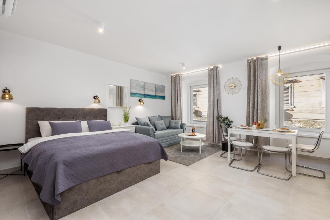 Srnec Apartments - Korzo Ριέκα Εξωτερικό φωτογραφία